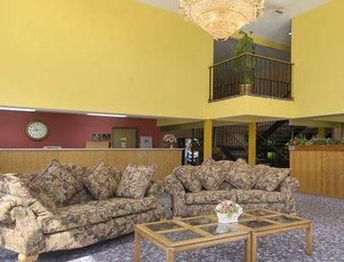 Super 8 By Wyndham Staunton